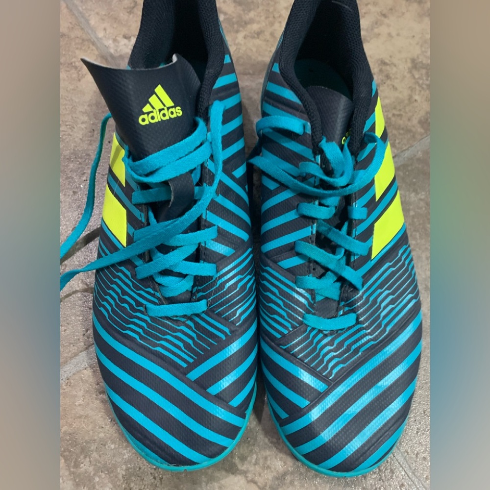 Adidas Mens 91/2 indoor soccer shoe